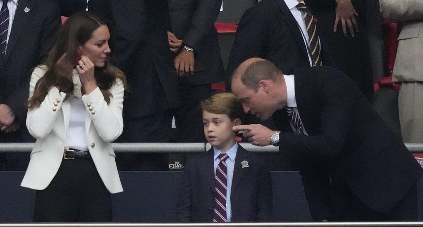 Princ William tješio najstarijeg sina na tribinama Webleya nakon poraza Engleza