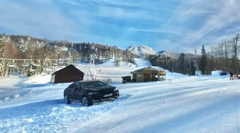 BMW-om došli na skijalište na Platku pa driftali