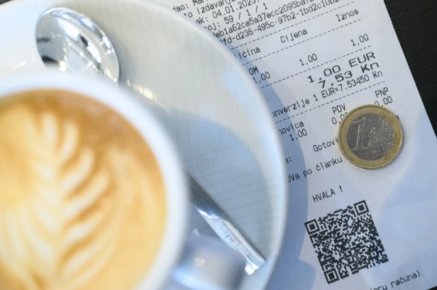 Vlasnik kafića iz Zagreba cijene svih kava zaokružio na jedan euro