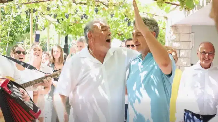 Plenković zapjevao Oliverov hit u Sinju